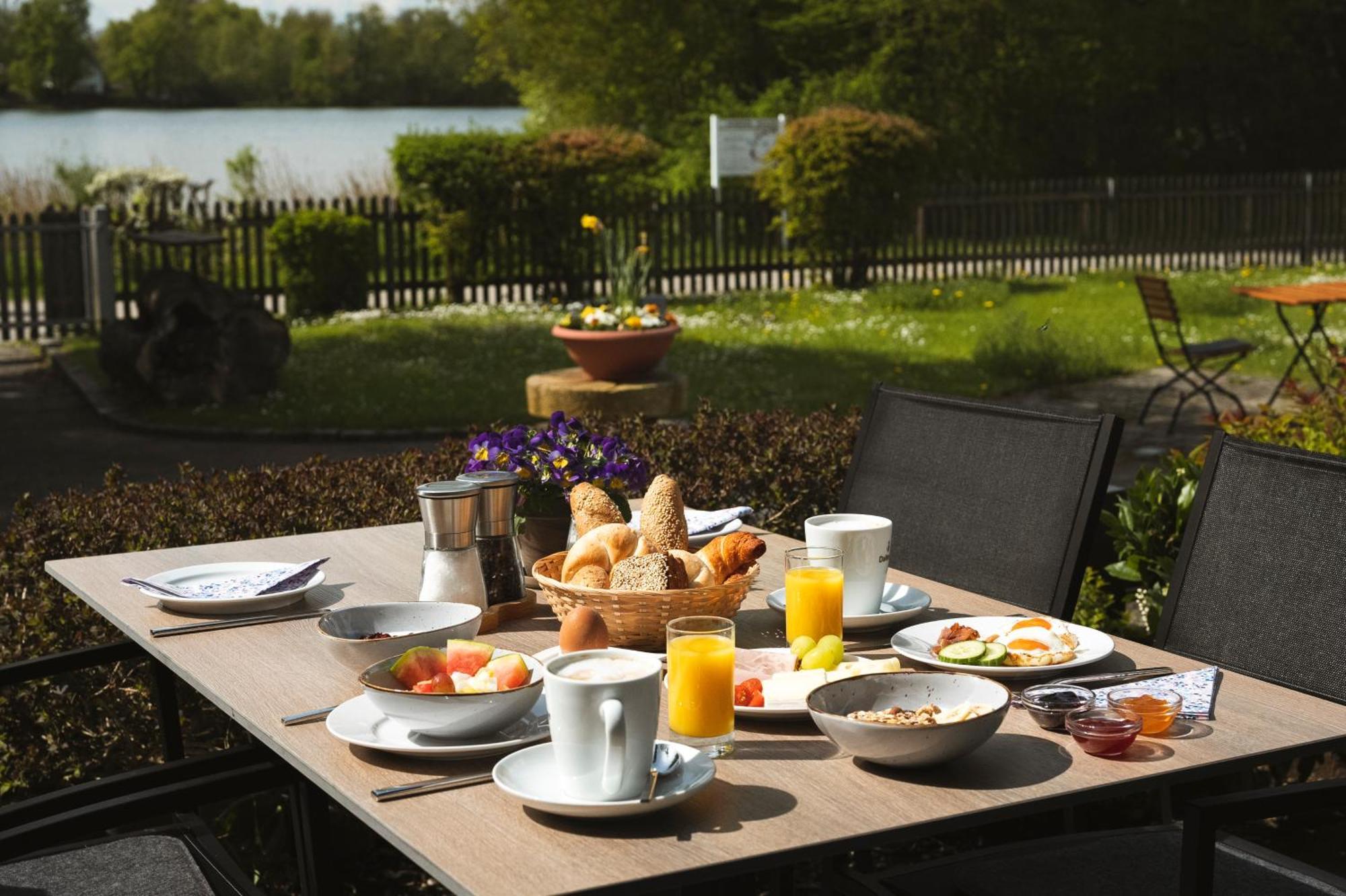 Sopherl Am See - Fruehstueck Auf Der Seeterrasse, Sehr Ruhig Und Wunderschoen Am See, 3 Minuten Nach Oberpfaffenhofen, Viele Radtouren, Restaurants & Cafes In Der Umgebung Weßling Екстериор снимка
